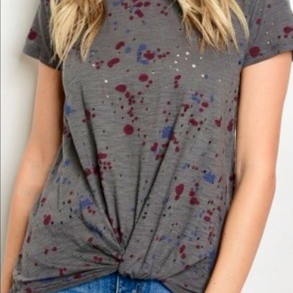Gray splattered/twist front tee